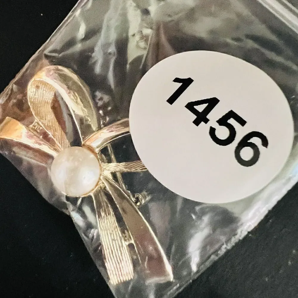 Vintage Gerry's Brooch Gold Tone Small Bow Ribbon Faux Pearl Signed 1456